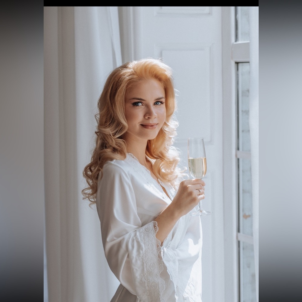 Bridal Robe, Size M - Picture 4 of 13